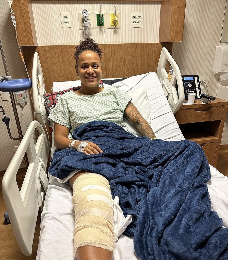 Nath Rodrigues após intervenção por conta de lesão no ligamento cruzado anterior sofrida em 2023 | Reprodução/ Redes sociais