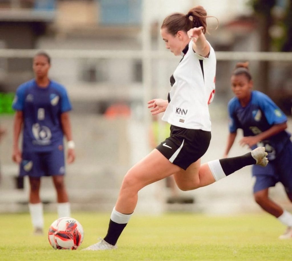 Helô chuta bola durante partida contra o Heips pela estreia do Campeonato Carioca 2026 | João Gabriel Alves/ Vasco da Gama